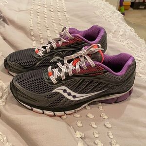 Saucony size 10.5 running shoe